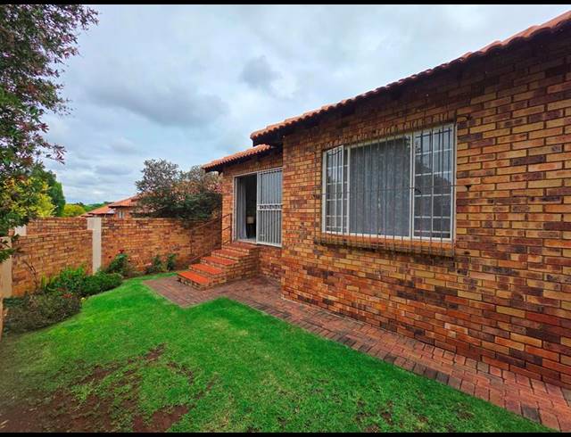 2 BEDROOM TOWNHOUSE FOR SALE IN WILLOWBROOK